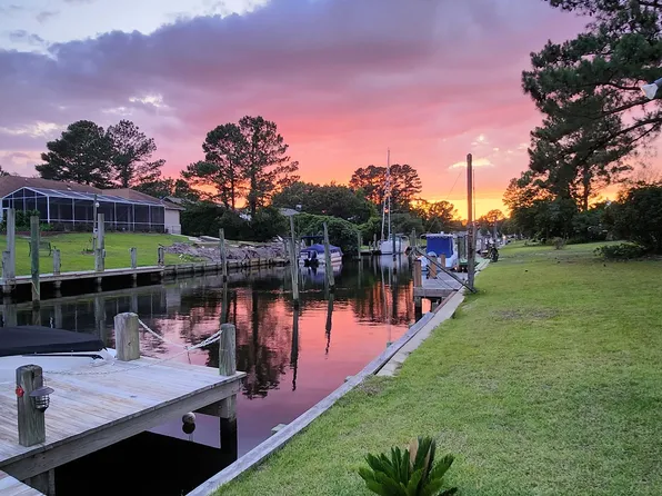 6126 Castleton Ct, New Bern, NC 28560
