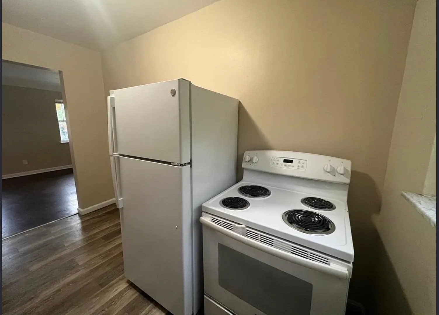 Updated 3-Bed Unit - Spacious! — Photo 4