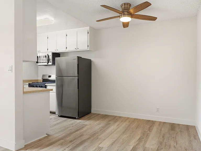 1416 Amherst Ave #6 — Photo 5