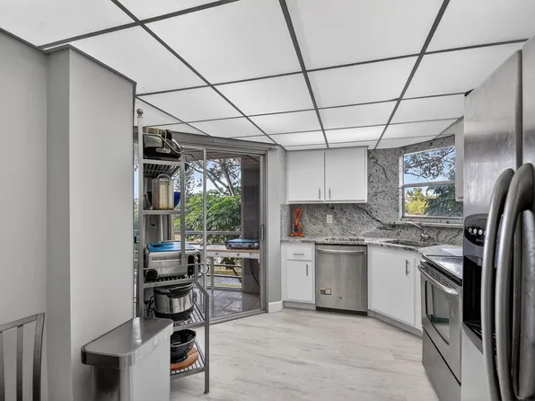 3524 Via Poinciana #303, Lake Worth, FL 33467