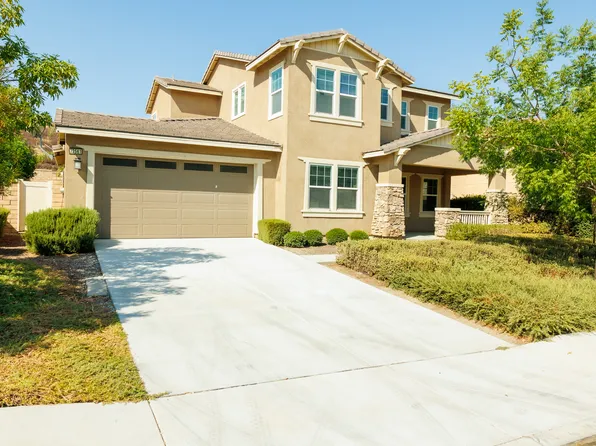 32561 Cherokee Rose St, Winchester, CA 92596