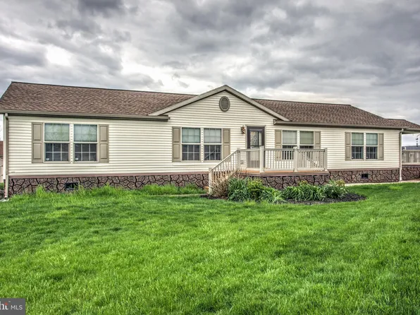 39 Emily Ln, New Holland, PA 17557