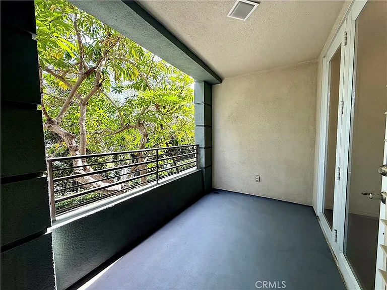2243 Martin #110 — Photo 25