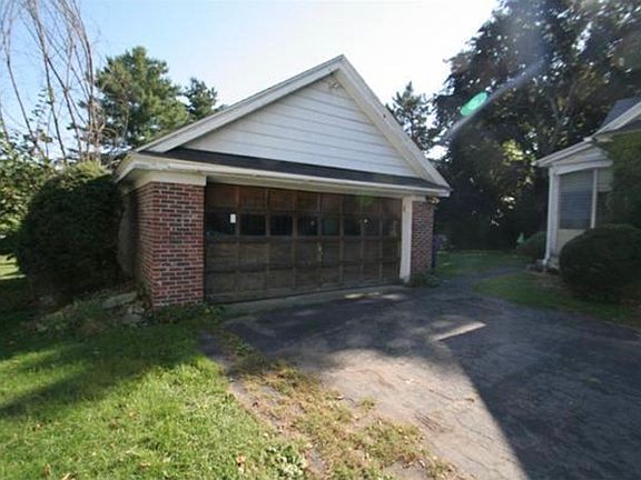 3rd image of 211 Russell St