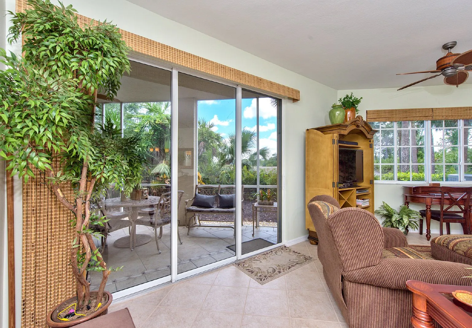 2 bed, 2.0 bath, 1392 sqft, $6,500 — Photo 4