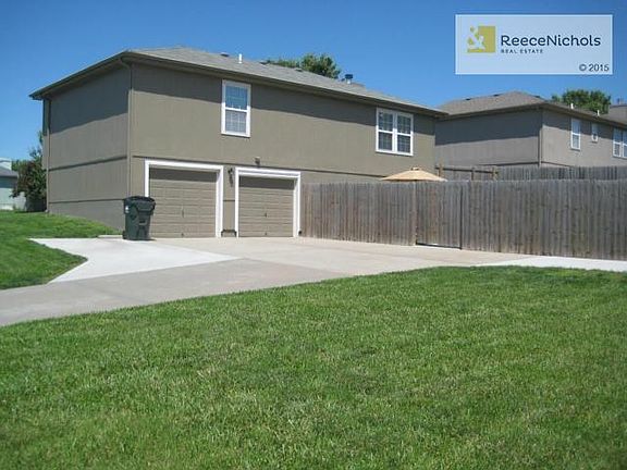 This is the side access to the rear entry garage.  Look at all t