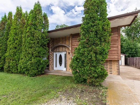 17 Blue Sage DRIVE, Moose Jaw, SK S6J 1A5