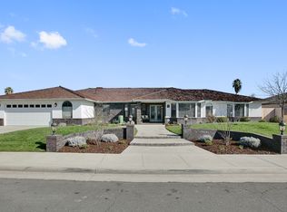 348 W Windsor Dr, Hanford, CA 93230