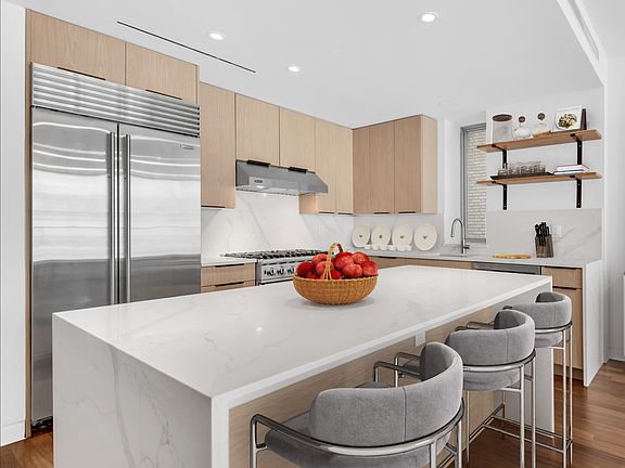 3rd image of 210 W 96th St APT 3