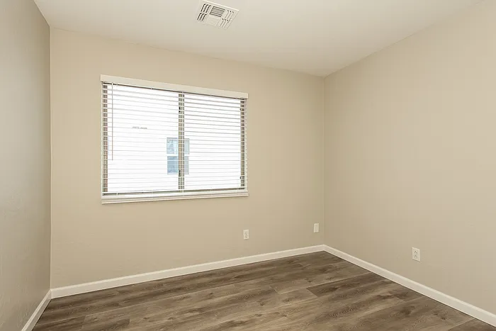 6034 N Castano Dr — Photo 11