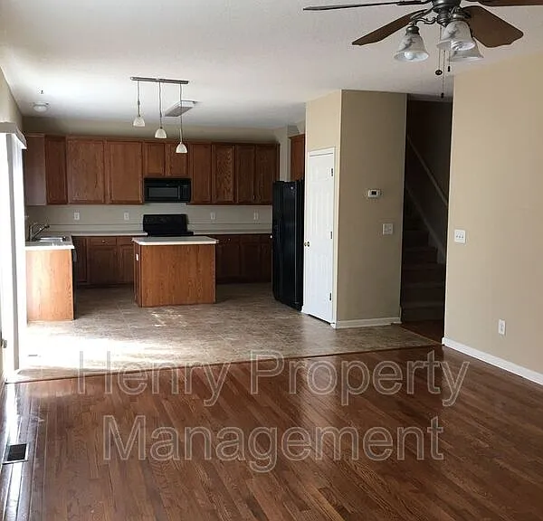 125 Kellerhis Dr — Photo 4