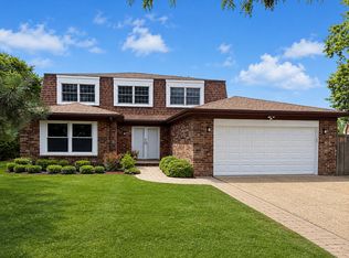 11 Birchwood Ave, Deerfield, IL 60015