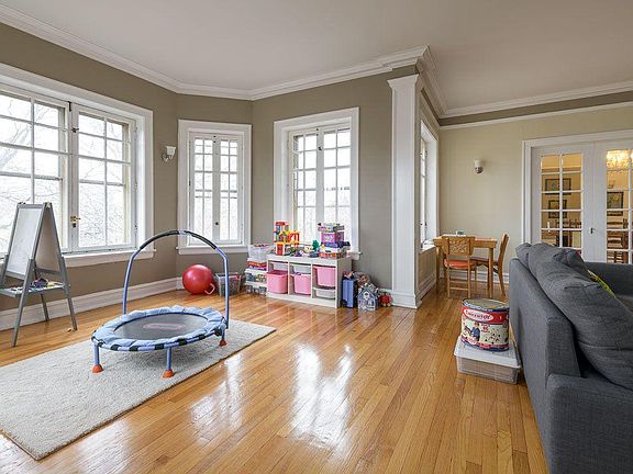 2nd image of 2749 W Sunnyside Ave #2