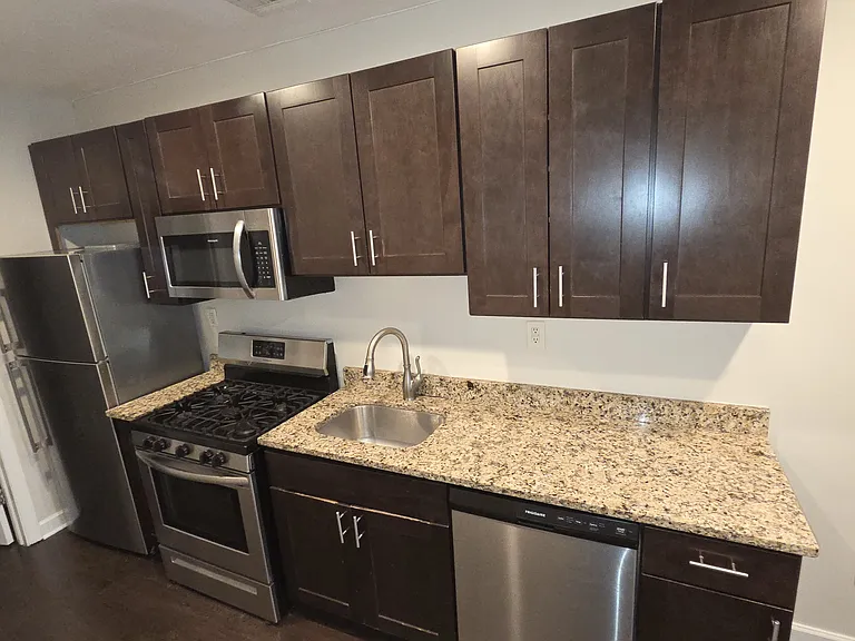 204 Ogden Ave #2R — Photo 1