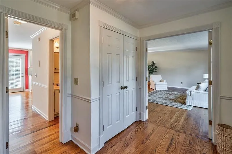 3 bed, 2.5 bath, 2276 sqft, $2,850 — Photo 3