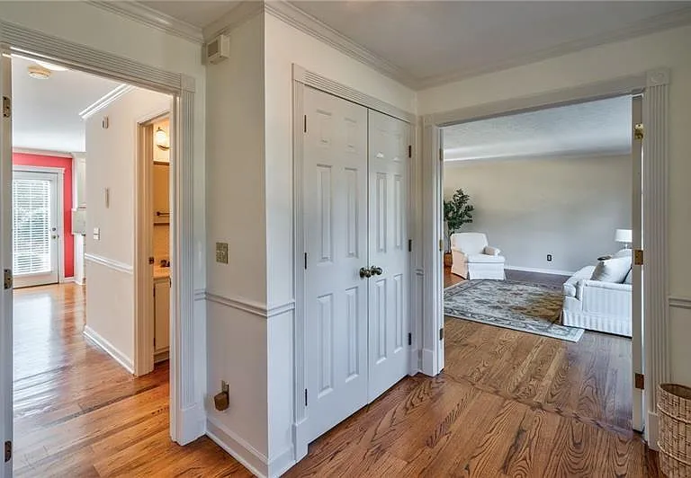 4010 Mansion Dr — Photo 3