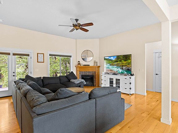 5th image of 725 Slazenger Ct