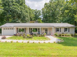 674 Knollwood Dr, Mount Airy, NC 27030