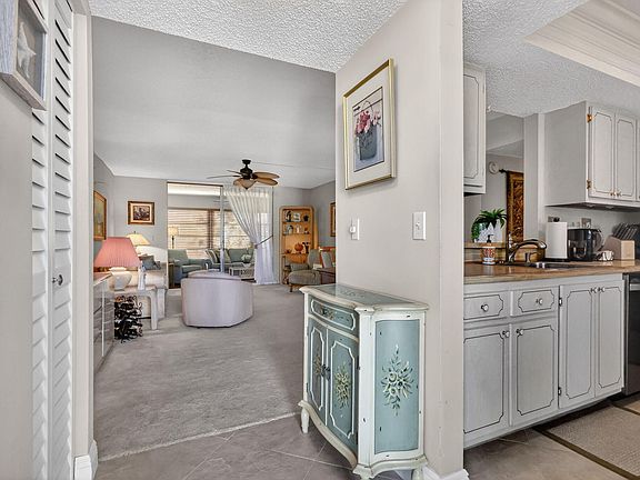 4th image of 9 Willowbrook Lane #202