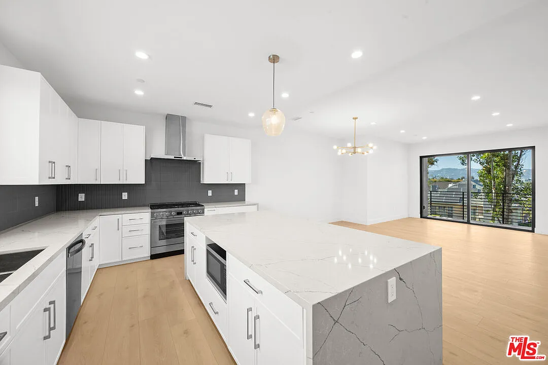 3 bed, 2.5 bath, 2000 sqft, $6,995 — Photo 3