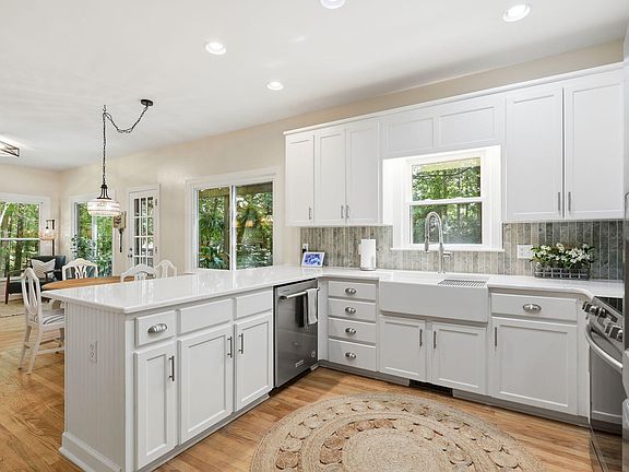 5th image of 3201 Fox Terrace Dr