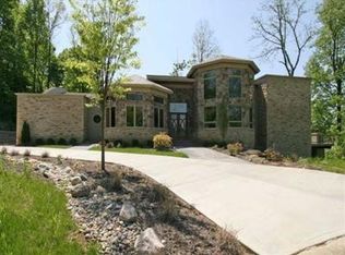 6 Cooper Springs Ln, Blue Ash, OH 45241