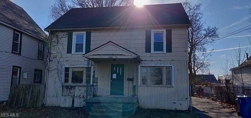 1st image of 904 E 34th St