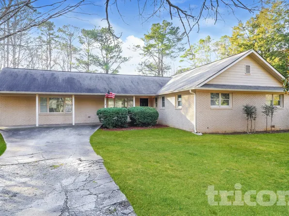 5266 Memorial Ln, Powder Springs, GA 30127