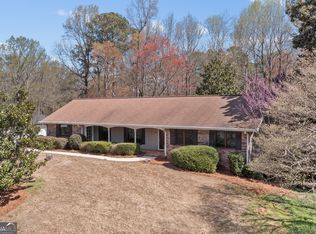 1055 Hunterhill Dr, Roswell, GA 30075