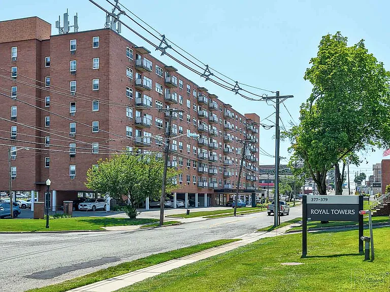 Royal Towers — Photo 17