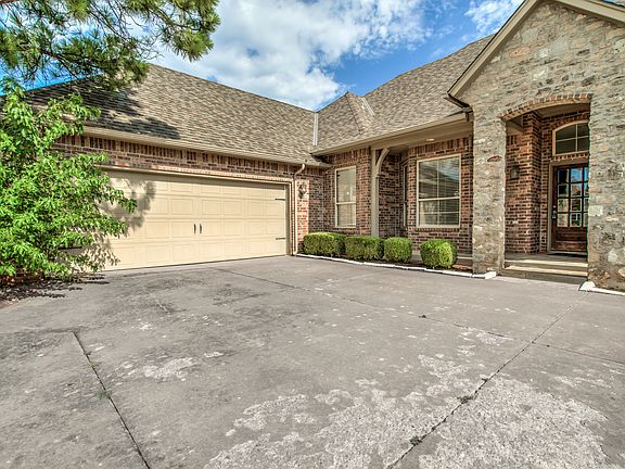 2nd image of 8408 NW 122nd Cir
