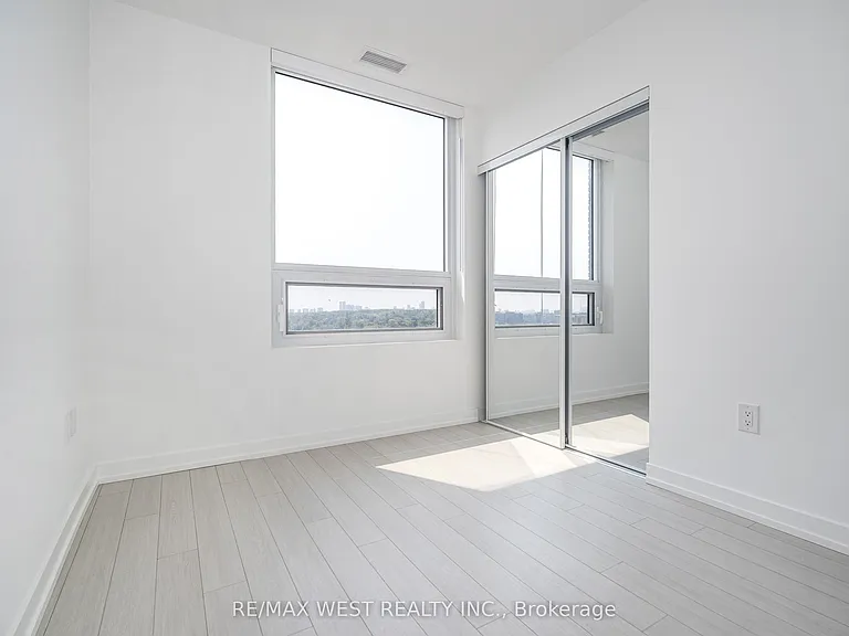 4010 Eglinton Ave W #815 — Photo 13