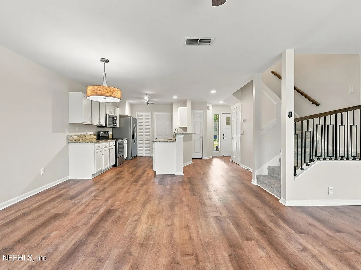3 bed, 2.5 bath, 1440 sqft, $2,000 — Photo 4