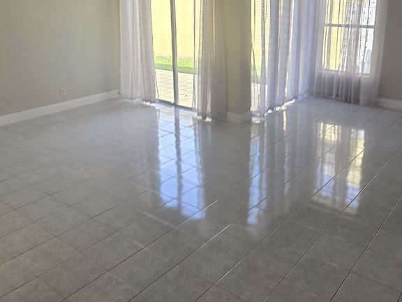 2nd image of 366 E Riverbend Dr