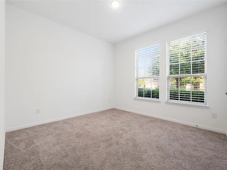 5146 Veranda Ter — Photo 6