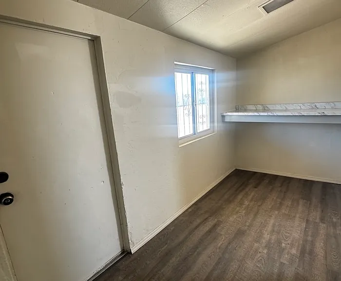 376 W Columbia St — Photo 4