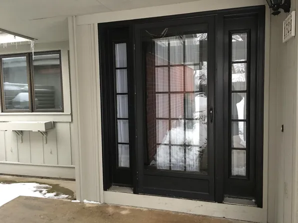 1332 Suncrest Dr NE, Grand Rapids, MI 49525