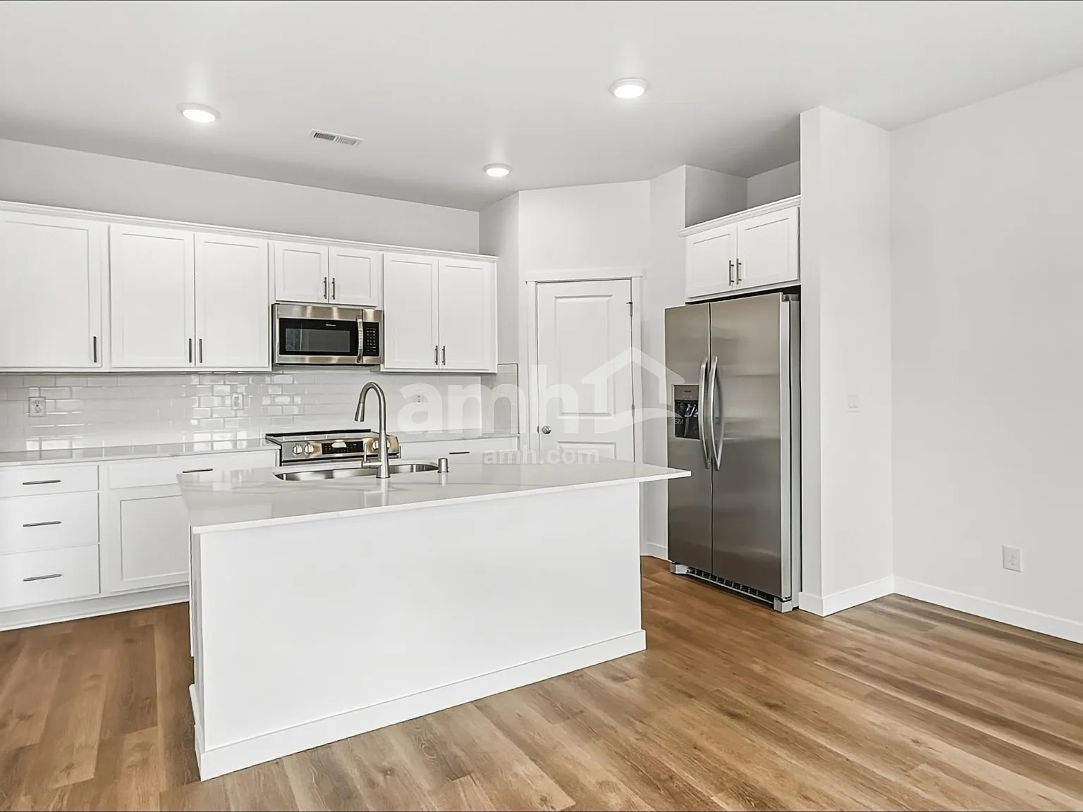 4 bed, 2.5 bath, 2007 sqft, $3,180 — Photo 4