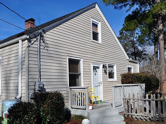 Side entrance and deck