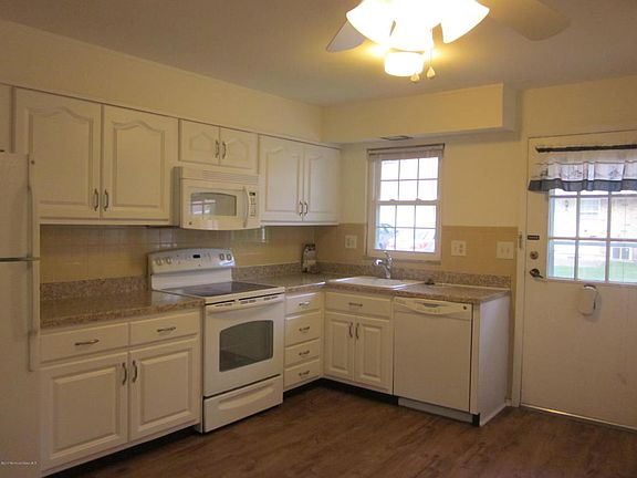 4th image of 11C Gramercy Ln #C