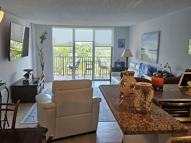 2121 N Ocean Blvd #405E — Photo 2