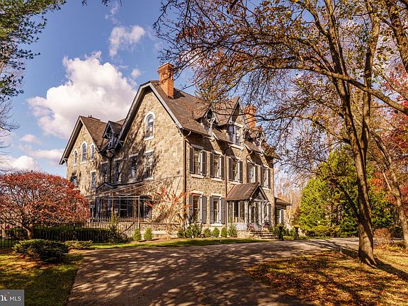 3rd image of 228 Radnor Chester Rd