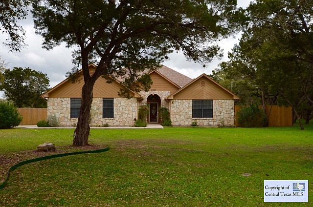 1st image of 2915 Great Oaks Dr