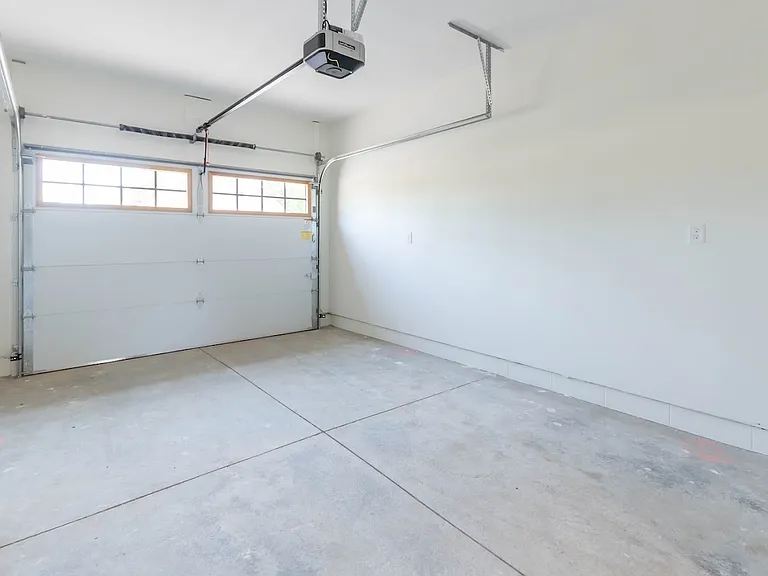 261 Gay St #B — Photo 12