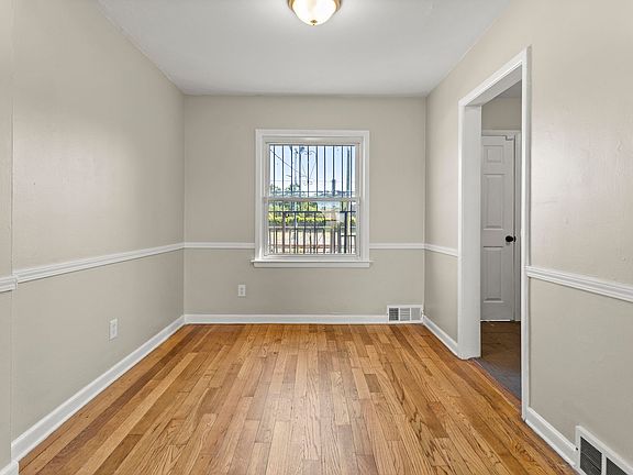 3rd image of 450 Marquette Dr