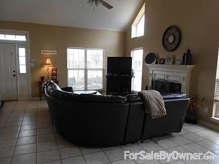 2nd image of 1204 E Belle Haven Dr