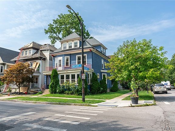 3rd image of 319 Bryant St