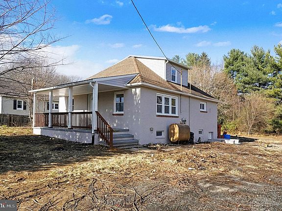 2nd image of 137 Reservoir Rd