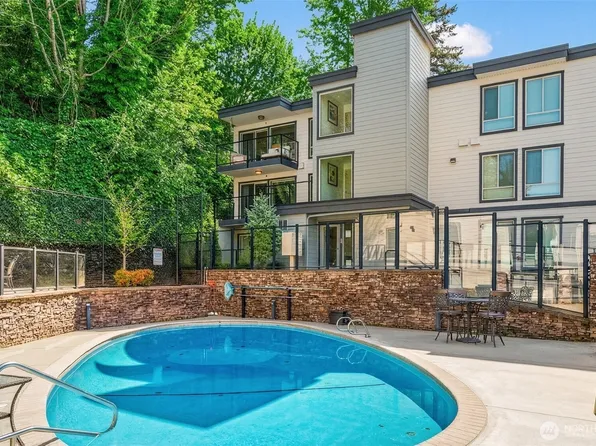 3212 81st Place SE #C301, Mercer Island, WA 98040