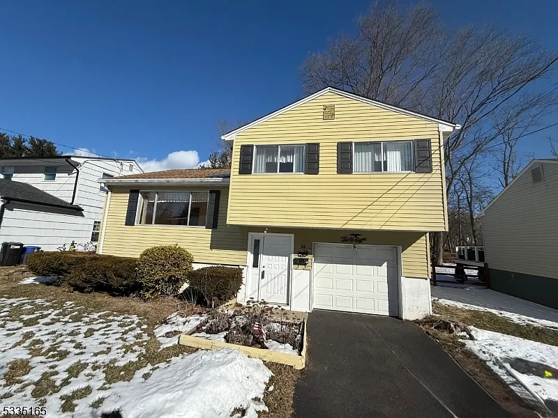 38 Riverside Dr photo 1